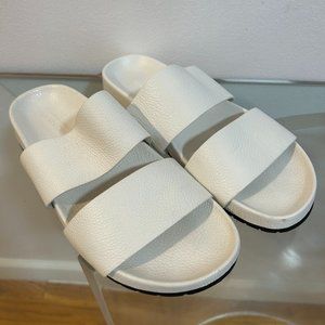 Vince White Pebble Leather "Georgie" White Slide Sandals Size 7 NEW